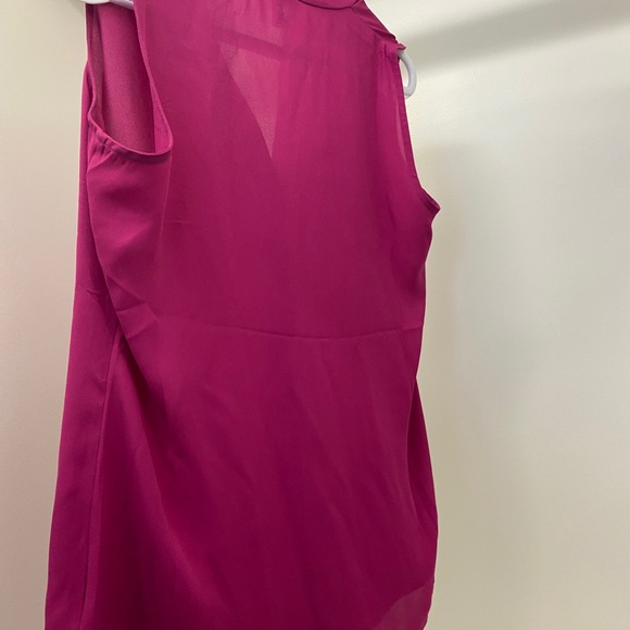 Great short sleeve blouse. Button down - Picture 2 of 3